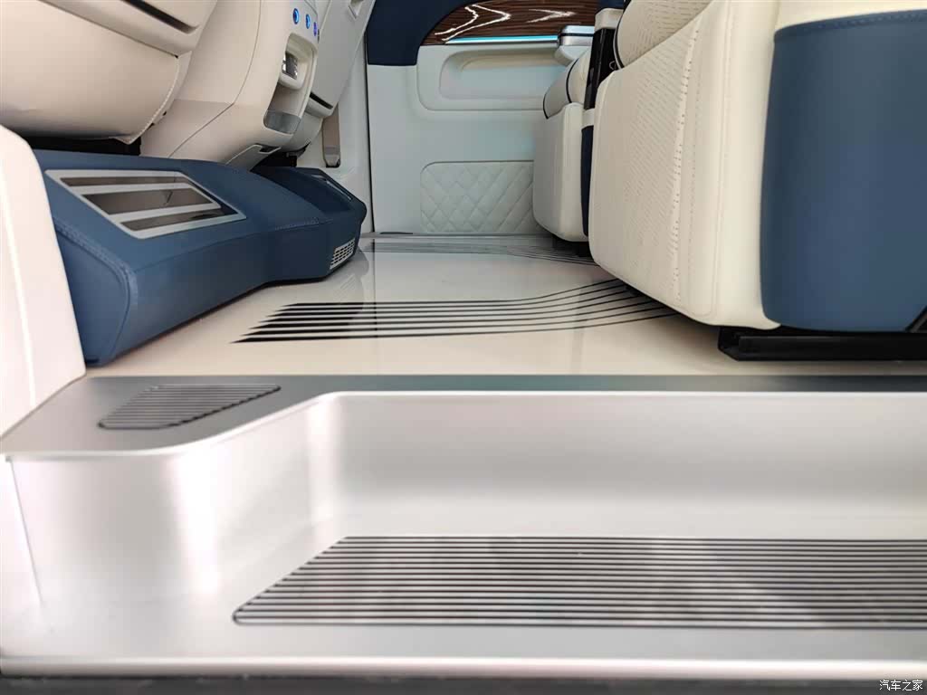 Mercedes-Benz V-Class, 2023 25
