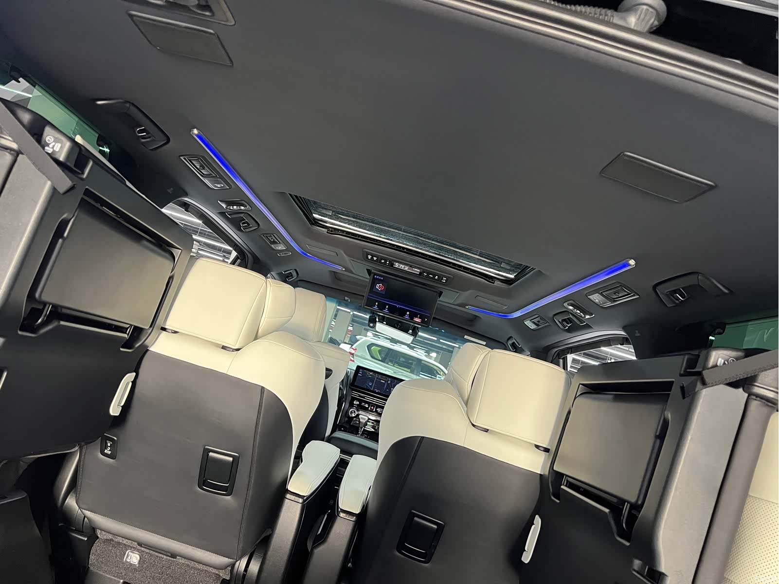 Lexus LM, 2021 9