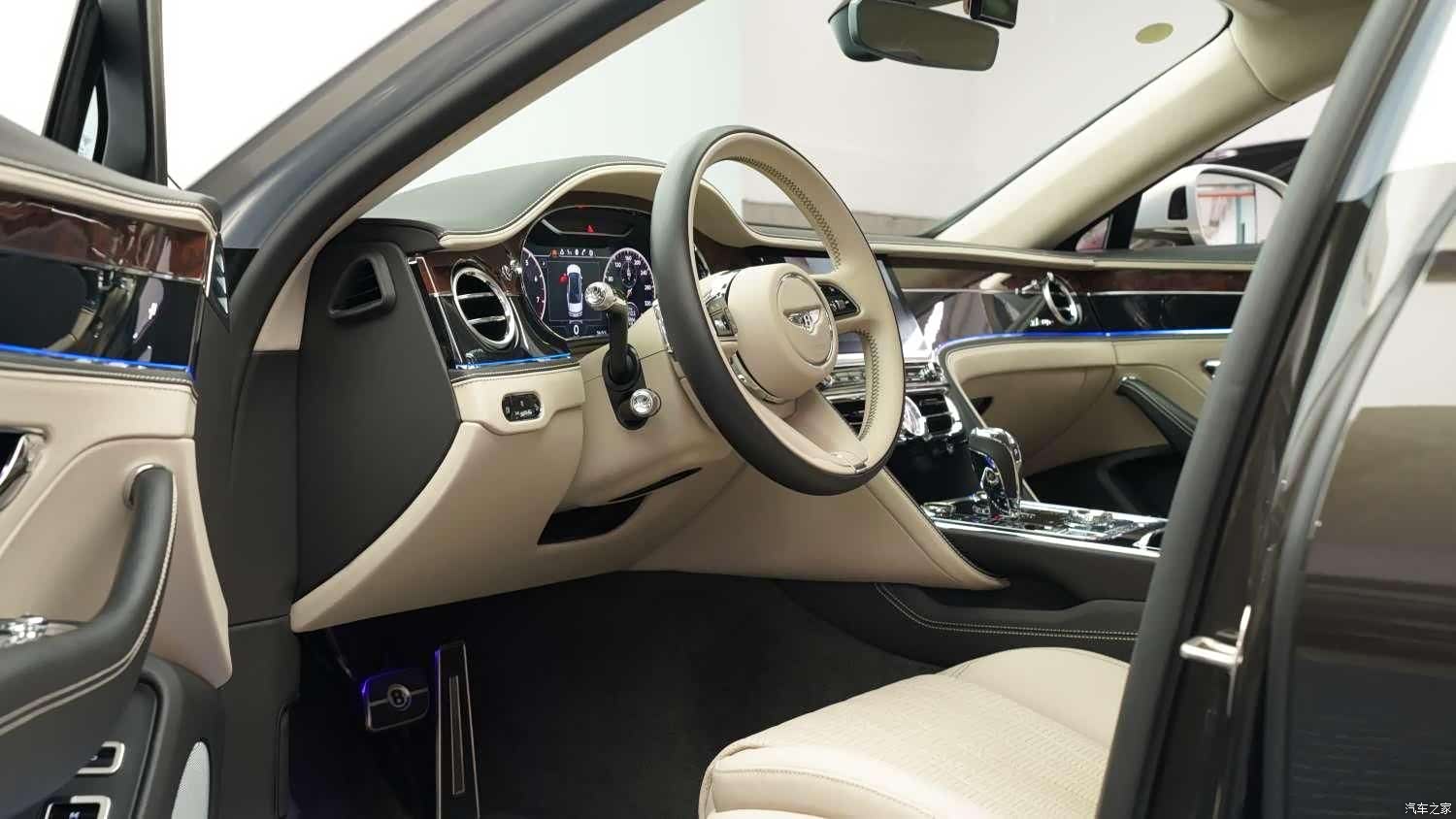 Bentley Flying Spur, 2024 19