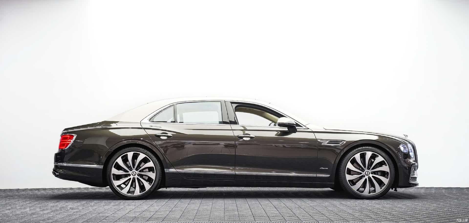 Bentley Flying Spur, 2024 4