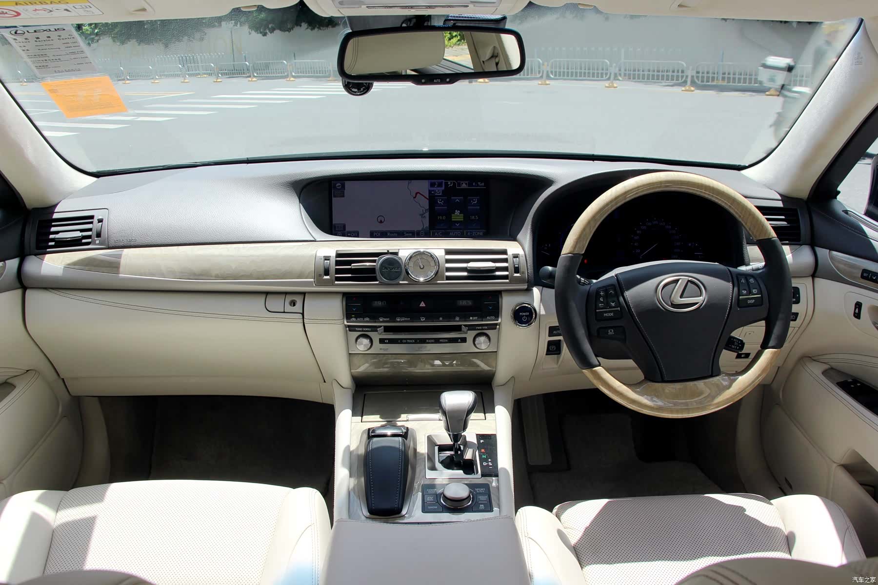 Lexus LS, 2015 14