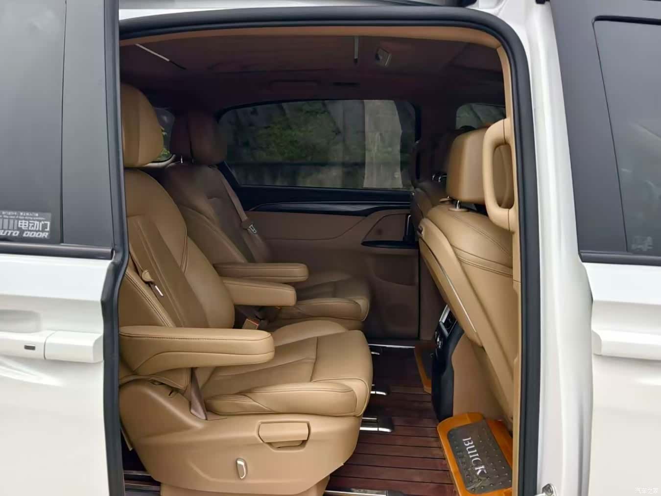 Buick GL8, 2021 4