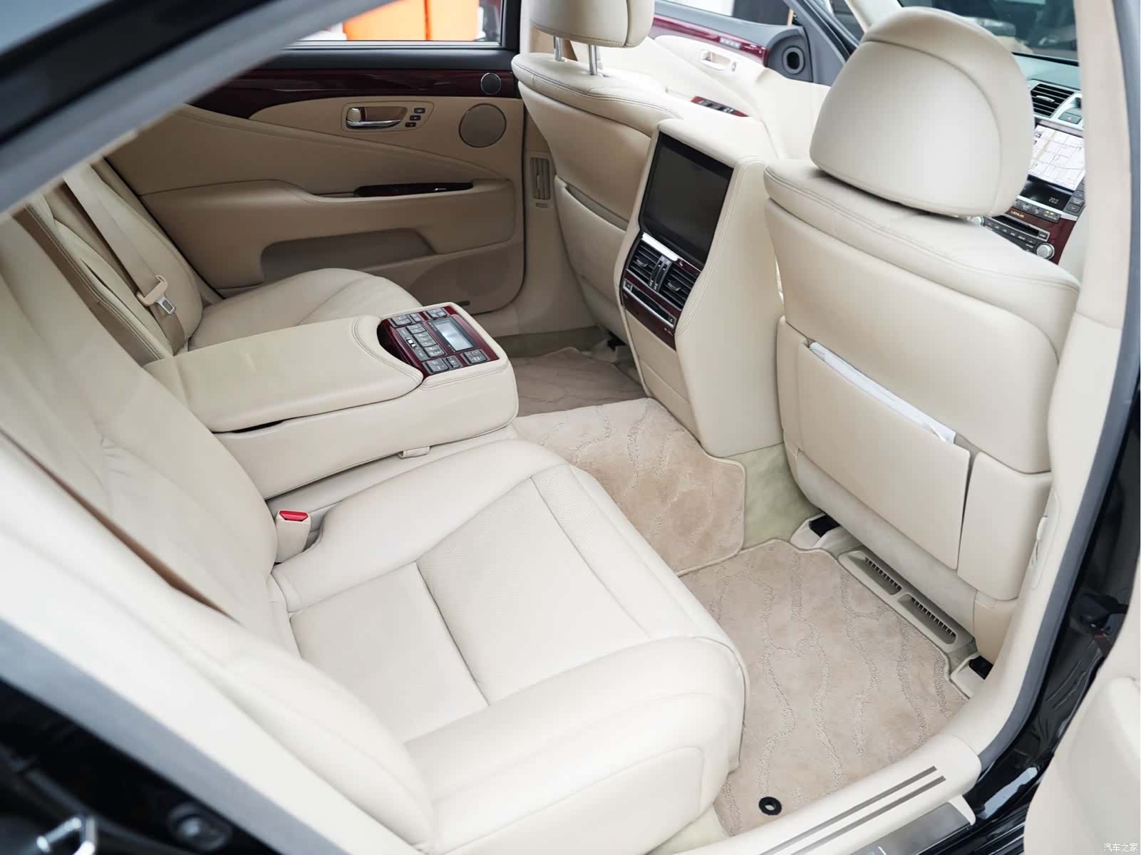 Lexus LS, 2010 10