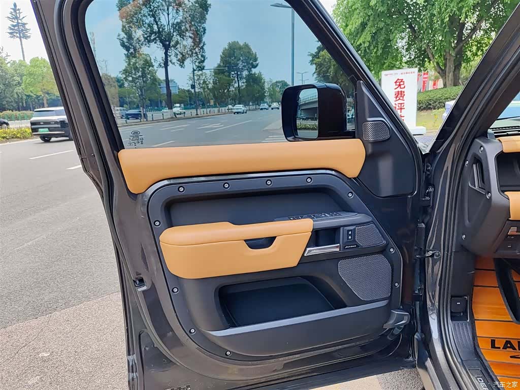 Land Rover Defender, 2023 6