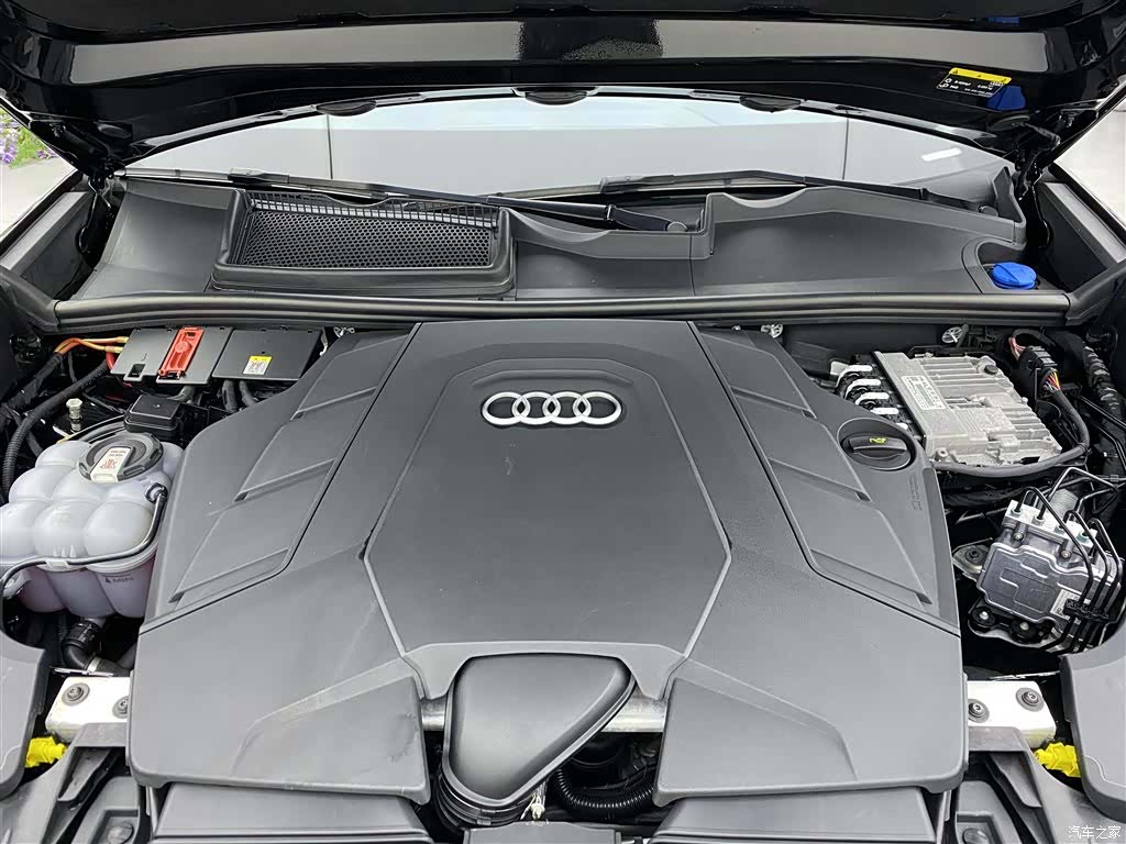 Audi Q8, 2022 27