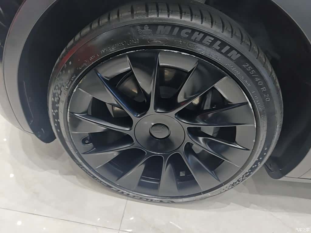 Tesla Model Y, 2022 23