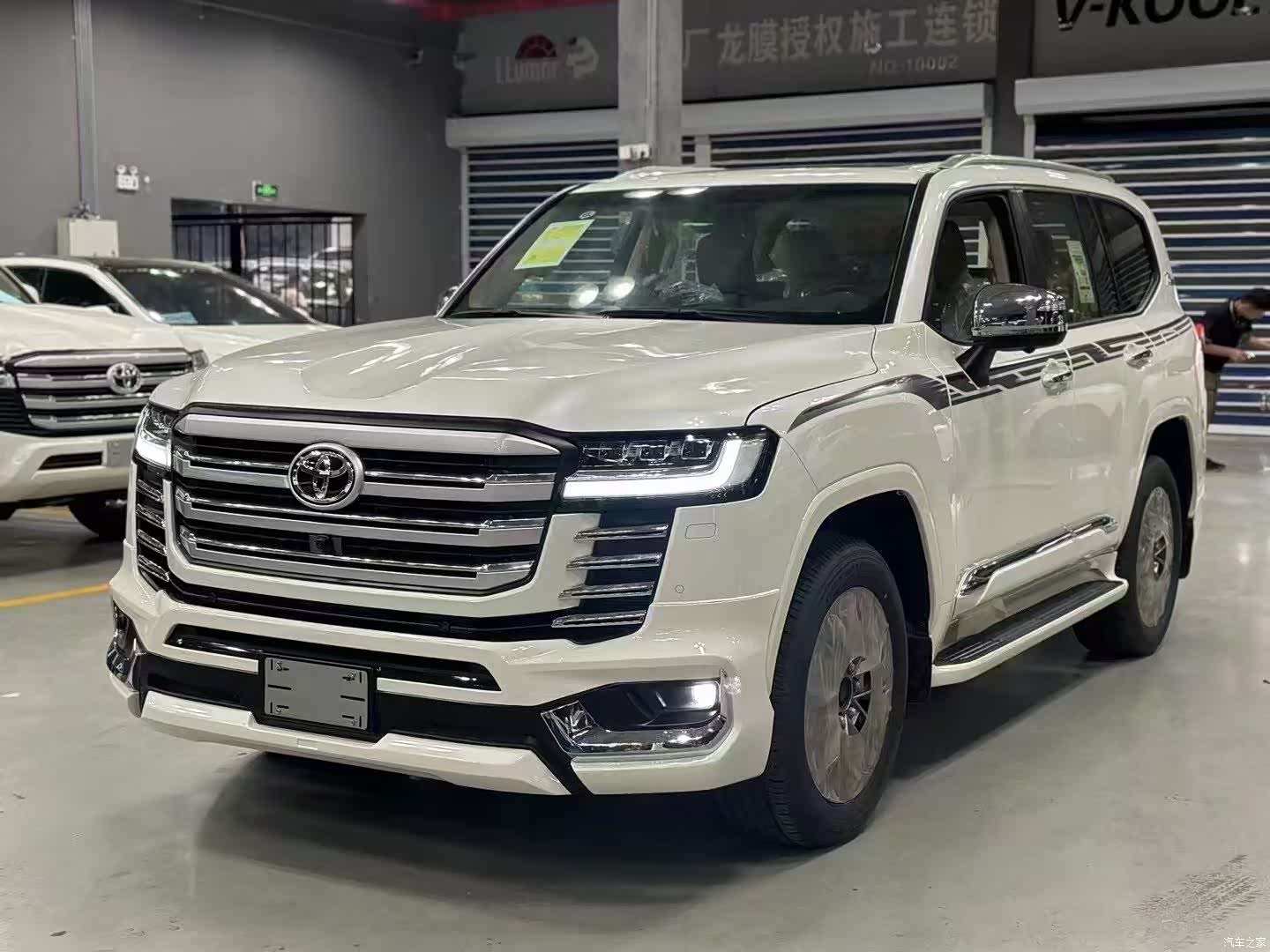Toyota Land Cruiser, 2025 1