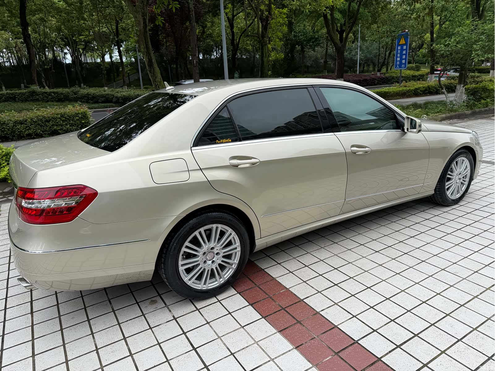 Mercedes-Benz E-Class, 2012 4