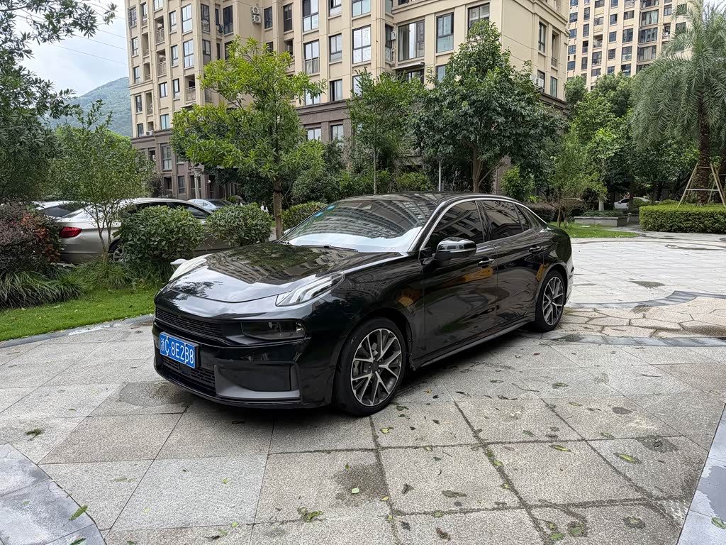Lynk & Co 03
