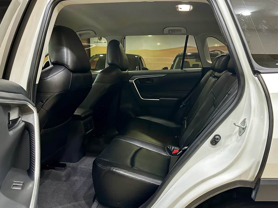 Toyota RAV4 2023, фото 9