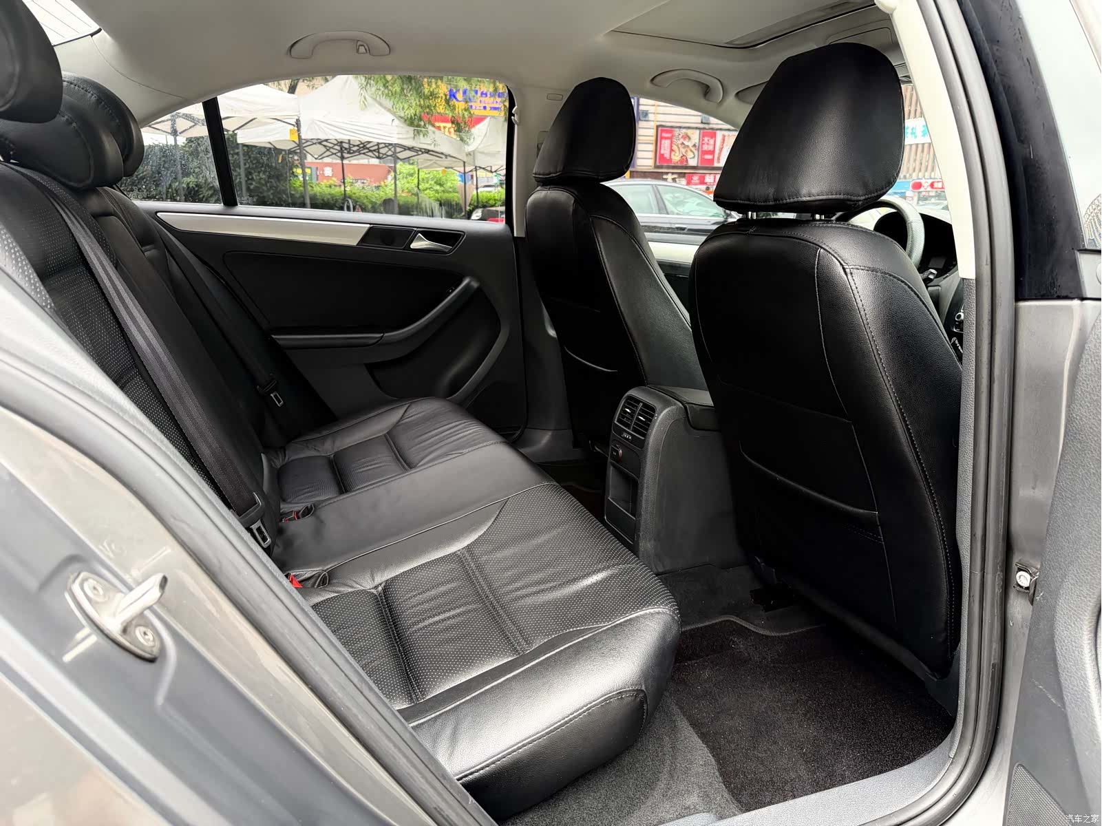 Volkswagen Sagitar, 2012 11