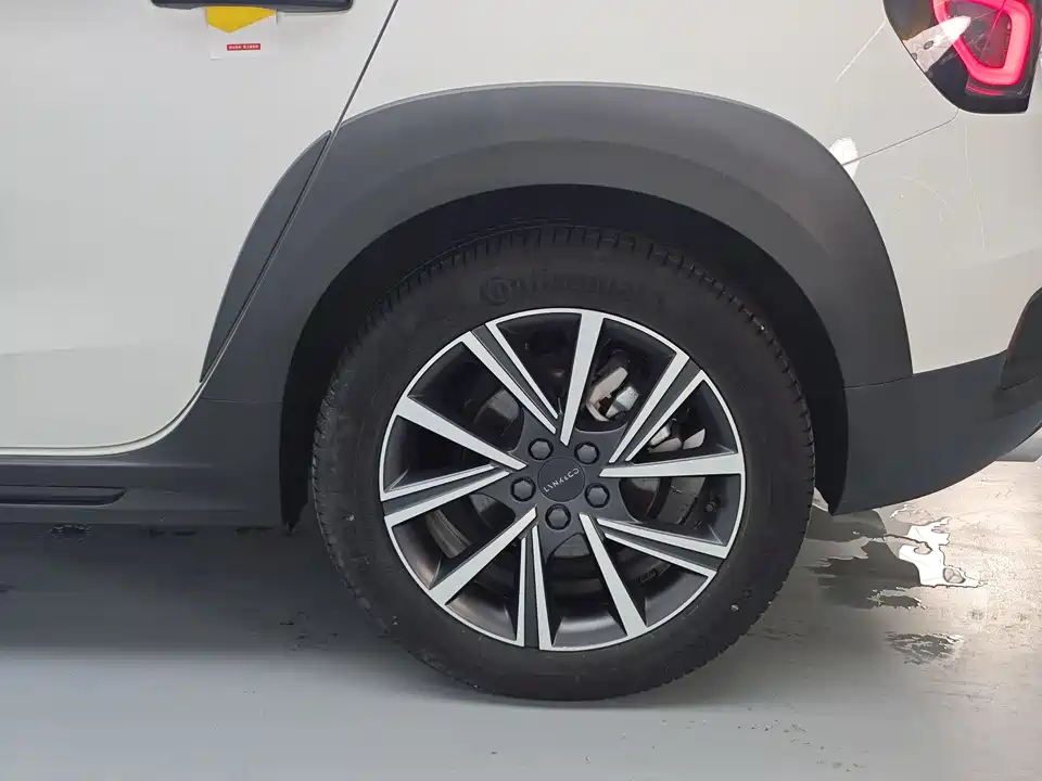 Lynk & Co 02
