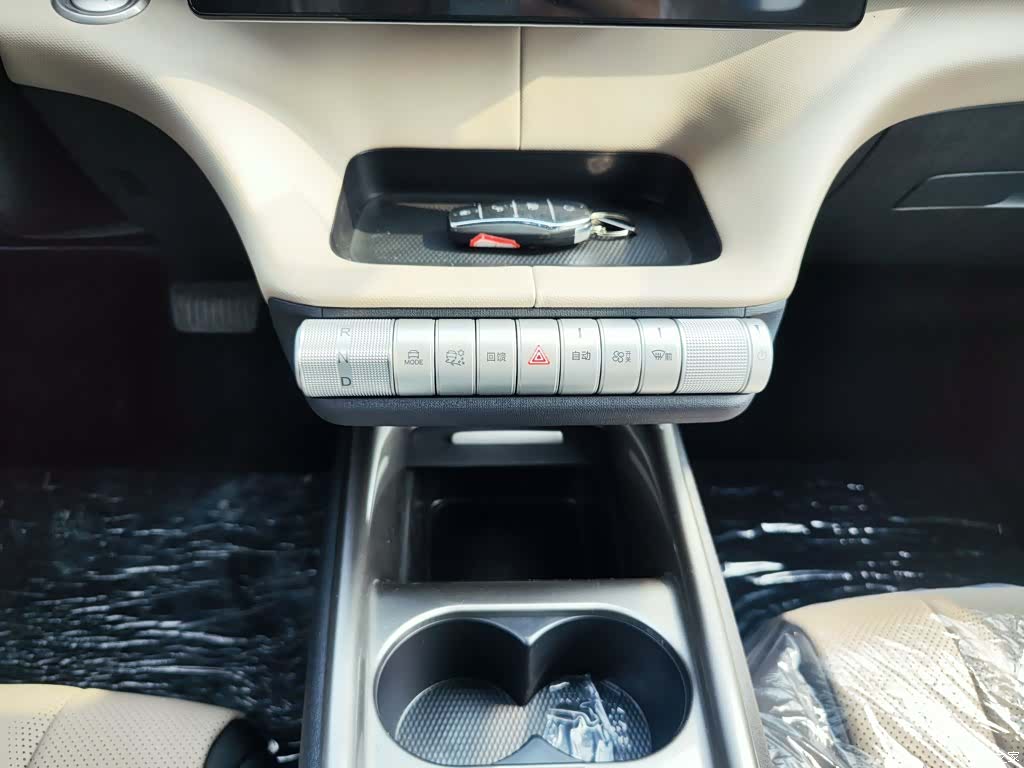 BYD Dolphin, 2026 14