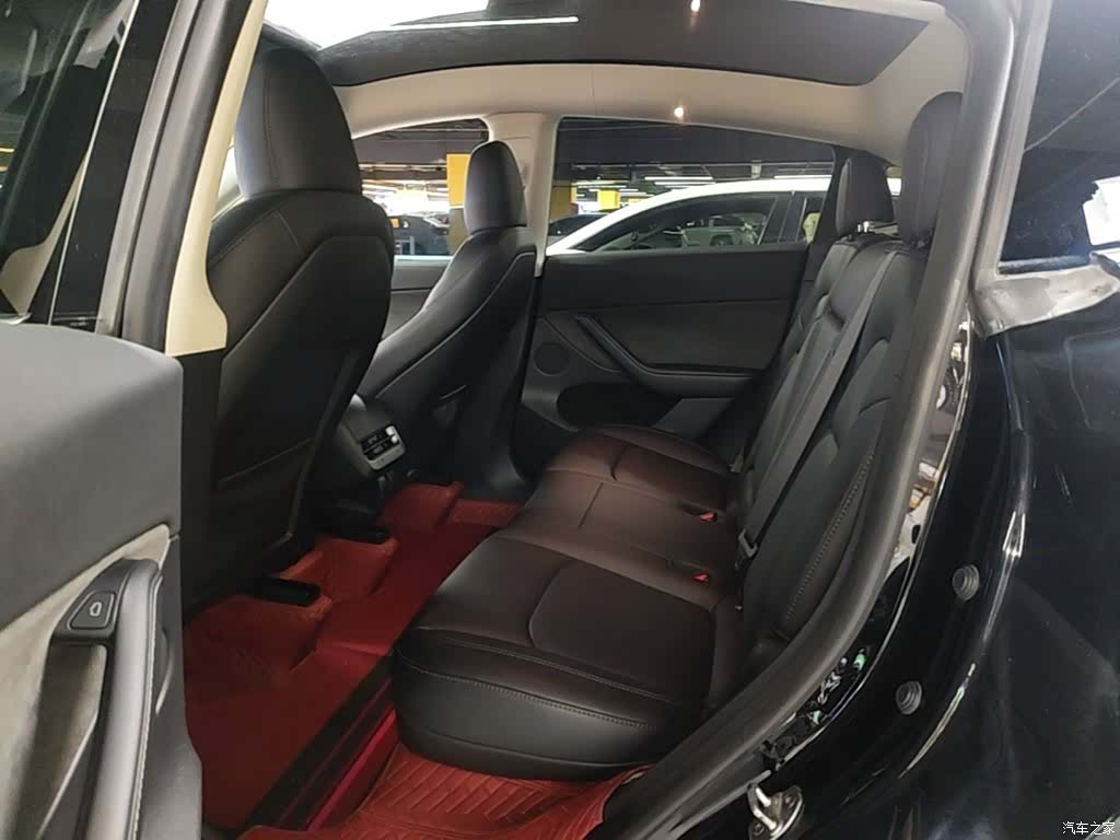 Tesla Model Y, 2024 17