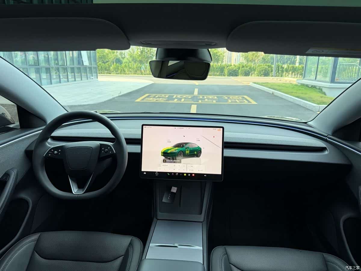 Tesla Model 3, 2025 10
