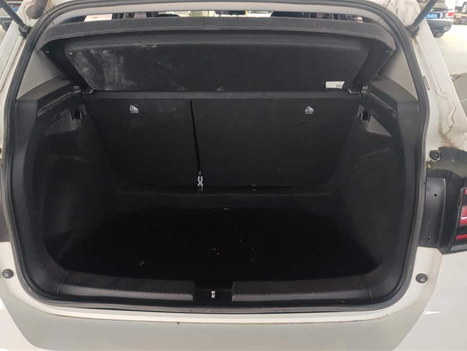 Volkswagen Exploring the shadow