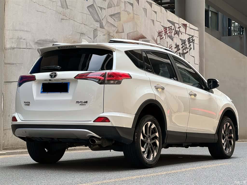 Toyota RAV4, 2017 все фото