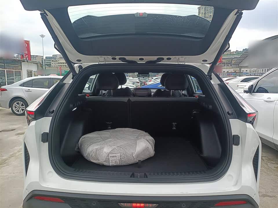 Geely Atlas