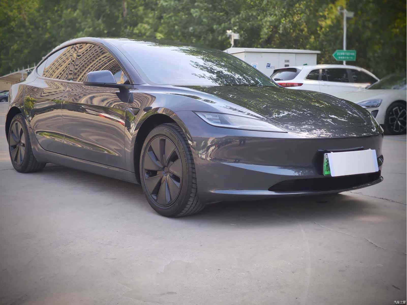 Tesla Model 3, 2025 3