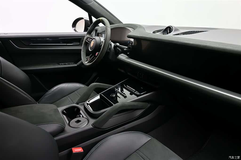 Porsche Cayenne, 2025 11