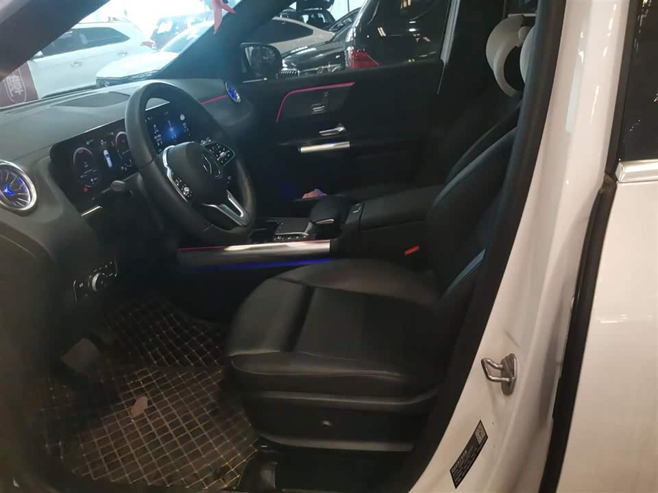 Mercedes-Benz GLA Mercedes-Benz GLA