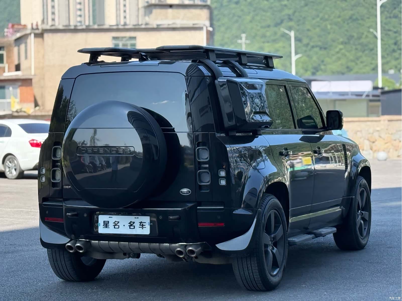 Land Rover Defender, 2023 18