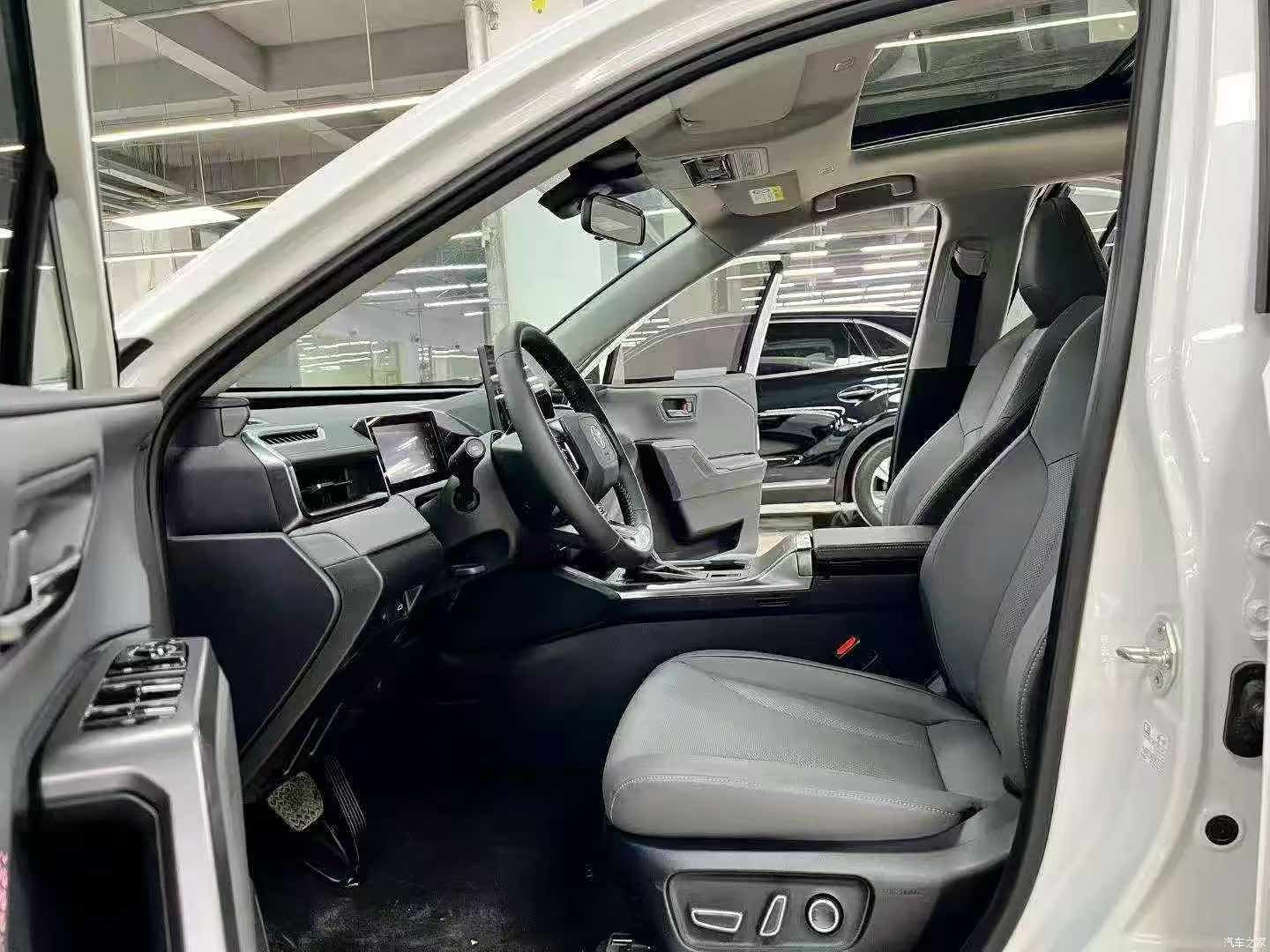 Toyota RAV4, 2026 4