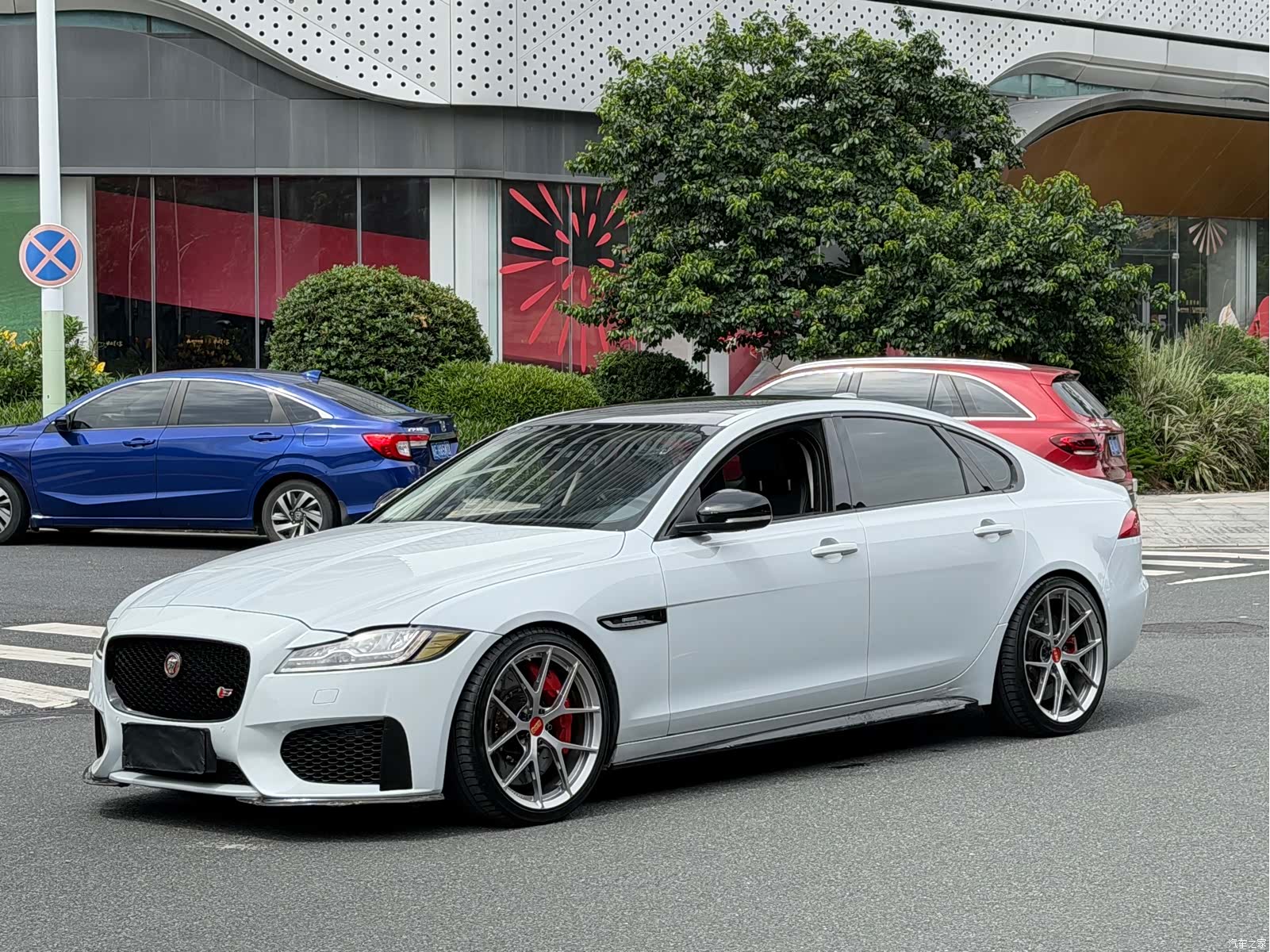 Jaguar XF