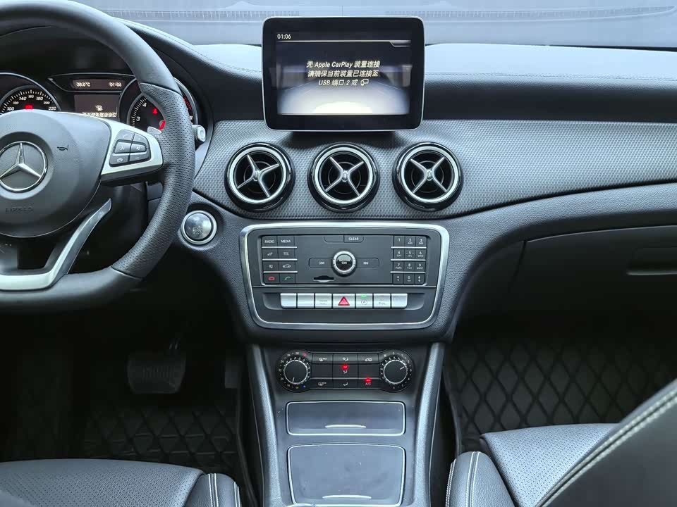 Mercedes-Benz GLA Mercedes-Benz GLA