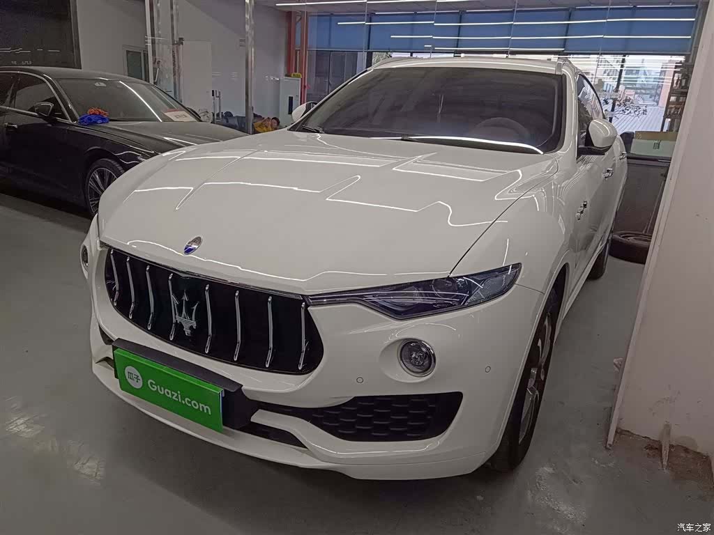 Maserati Levante, 2017 1