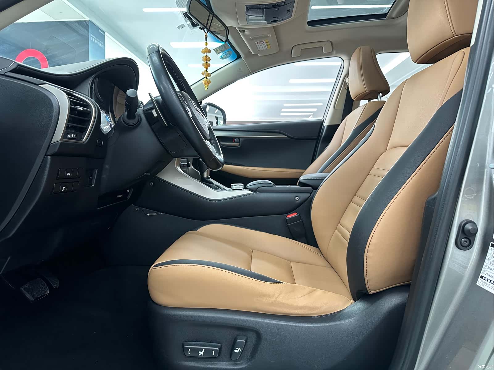 Lexus NX, 2015 12