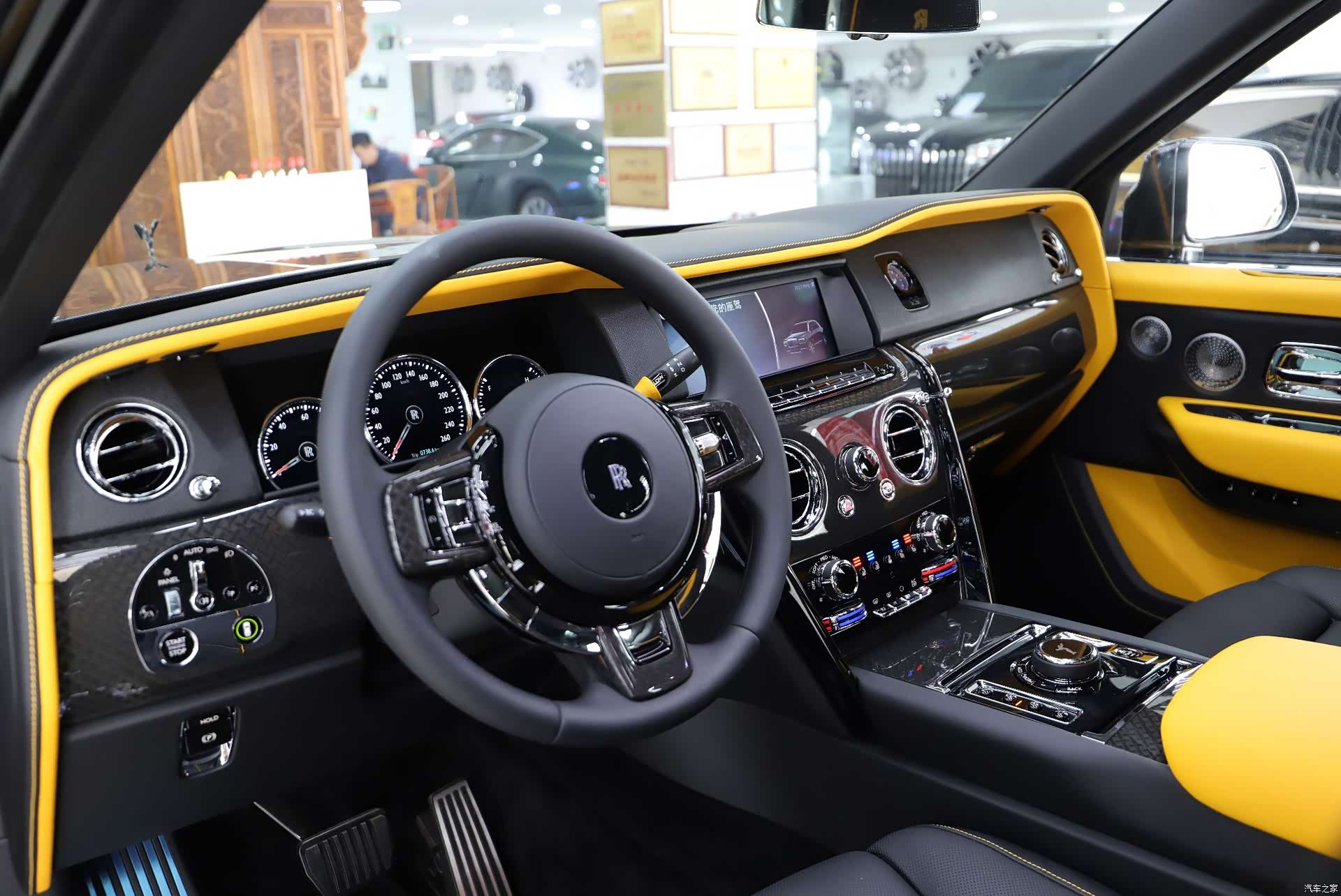Rolls-Royce Cullinan, 2023 14