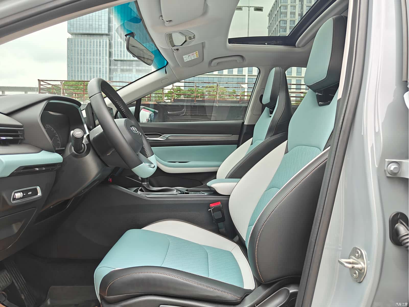 Geely Emgrand, 2022 9