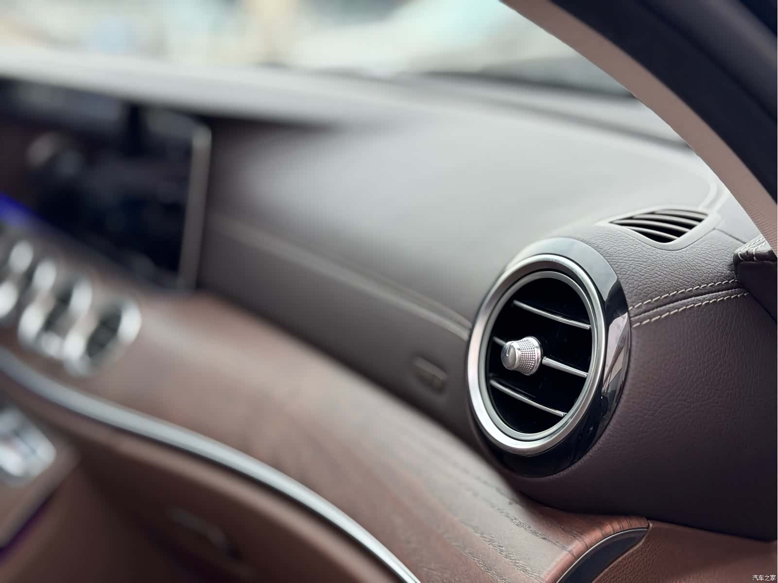 Mercedes-Benz E-Class, 2023 27