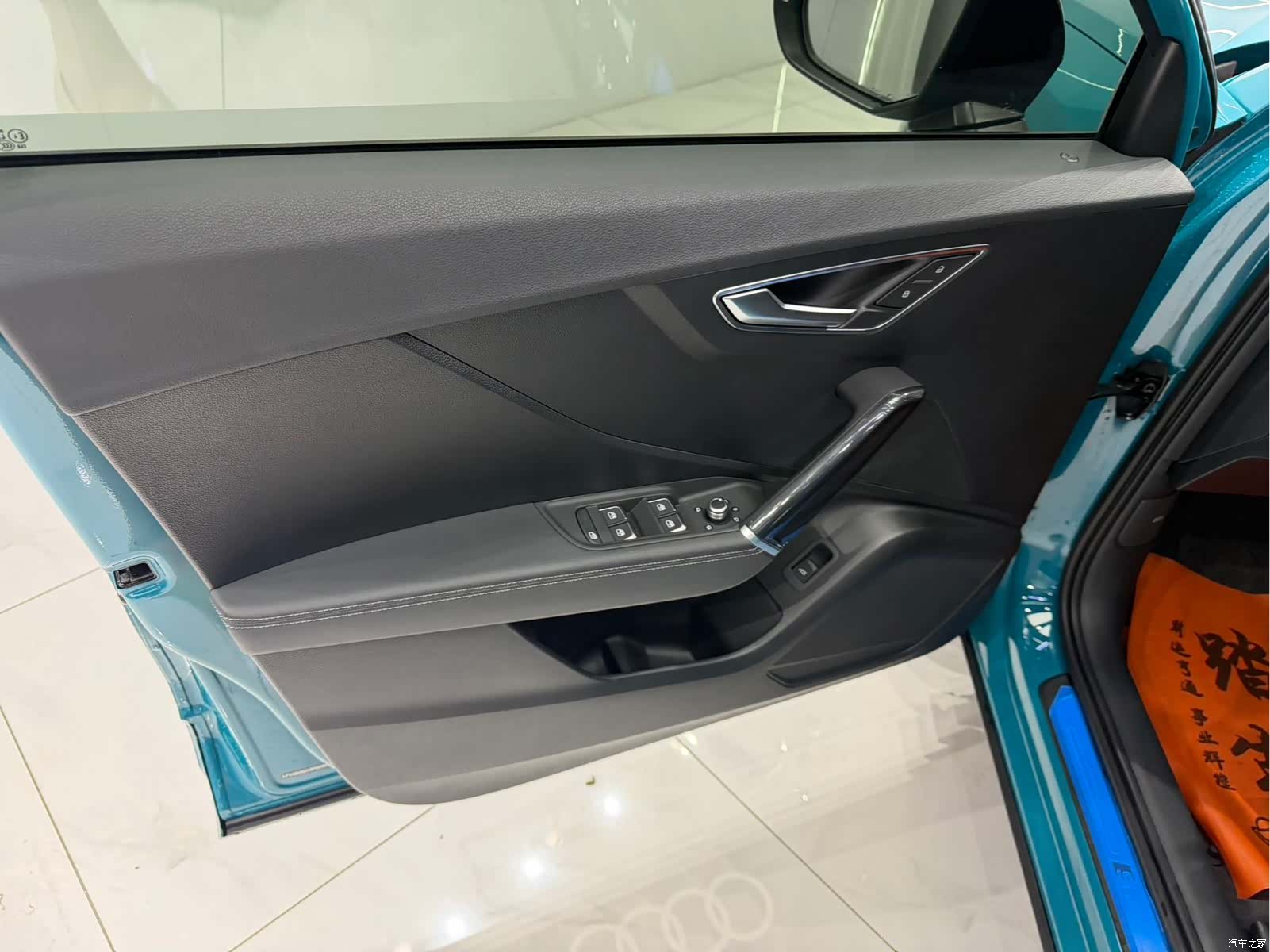 Audi Q2L, 2023 8