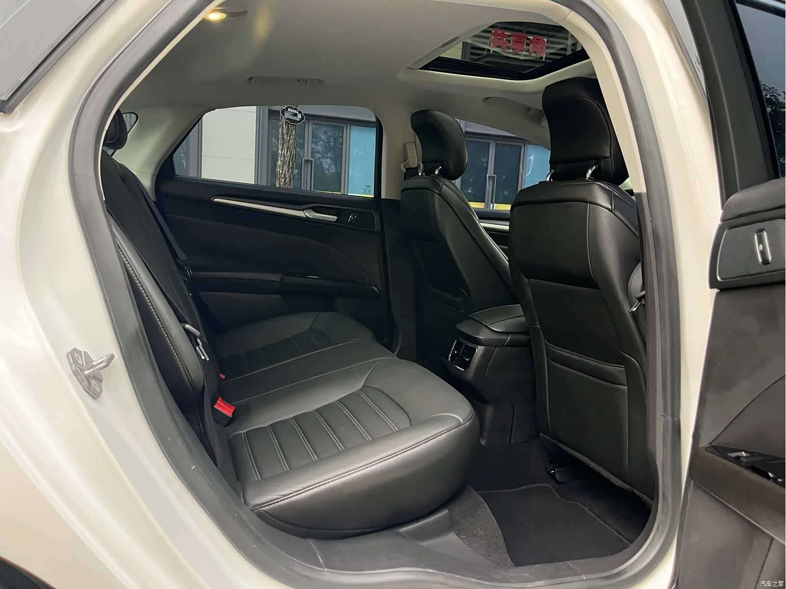 Ford Mondeo, 2016 11