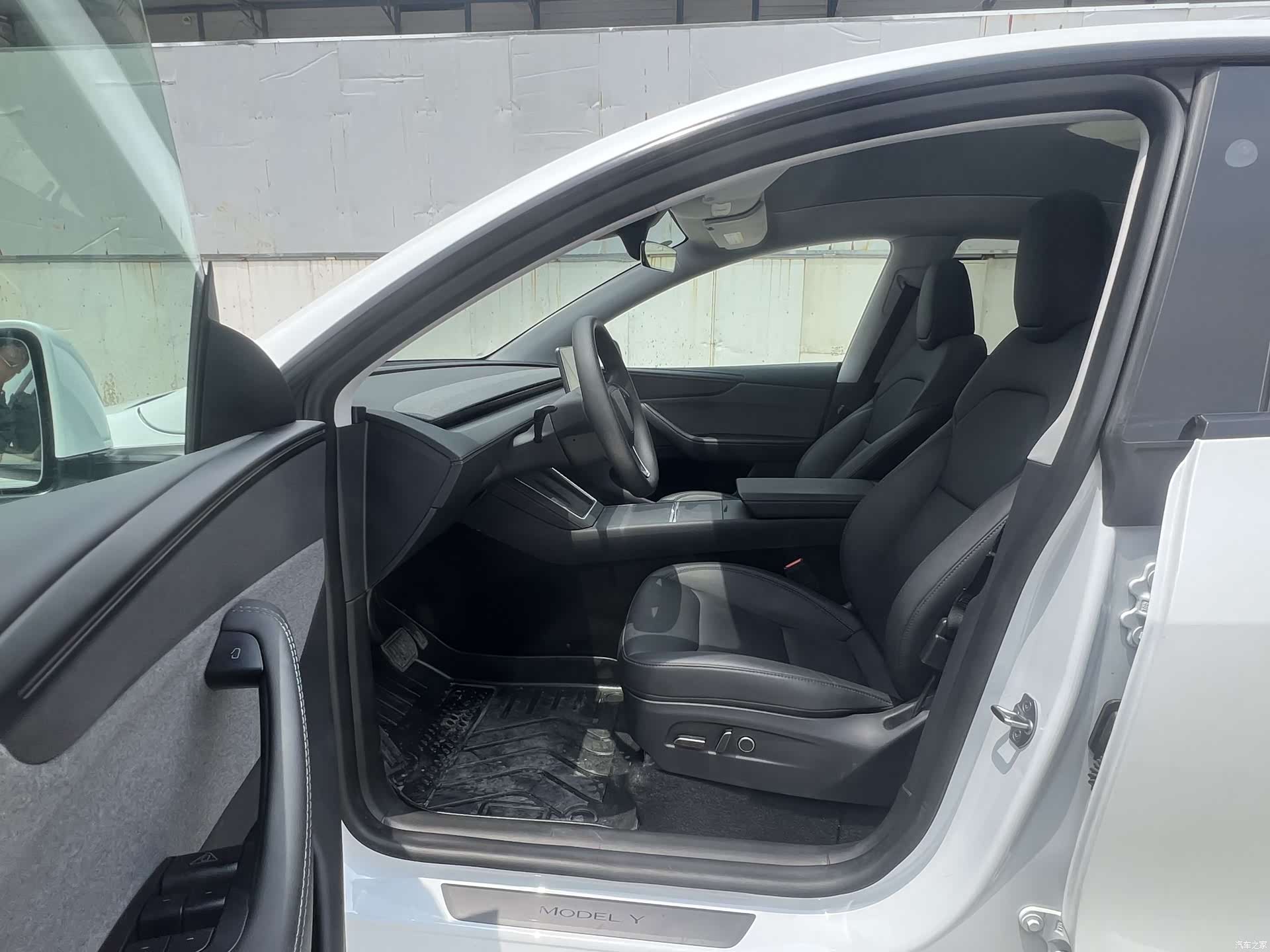 Tesla Model Y, 2025 4
