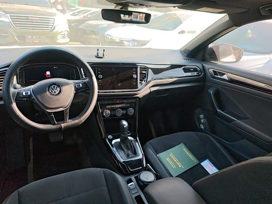 Volkswagen T-ROC exploring Songs