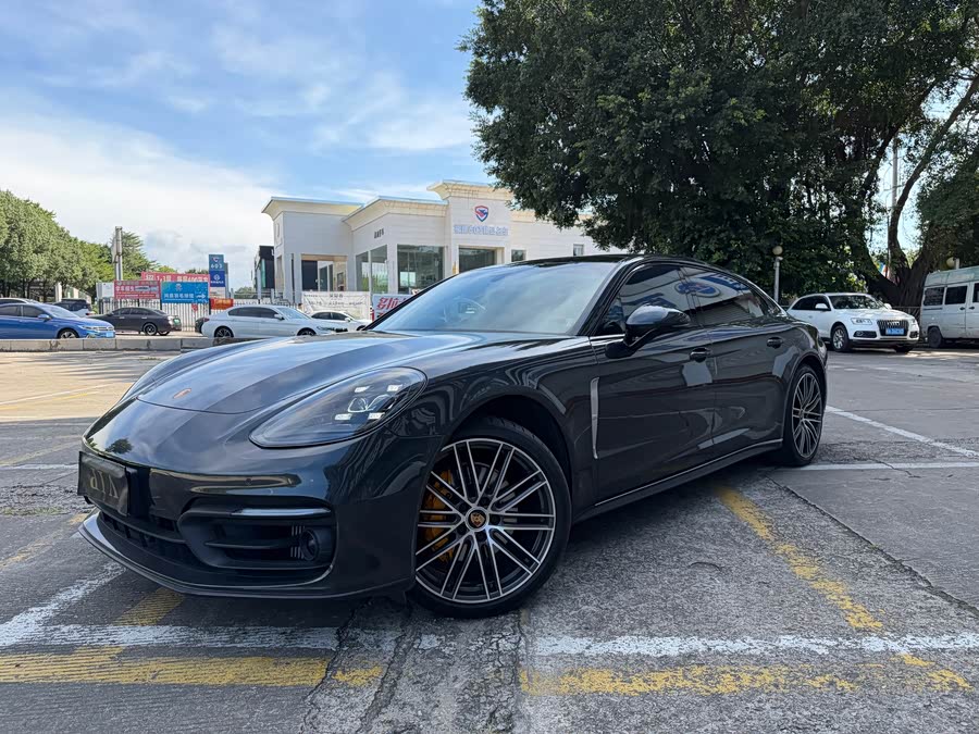 Porsche Panamera 2022, фото 1