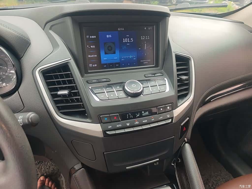 DongFeng AX7, 2018 13