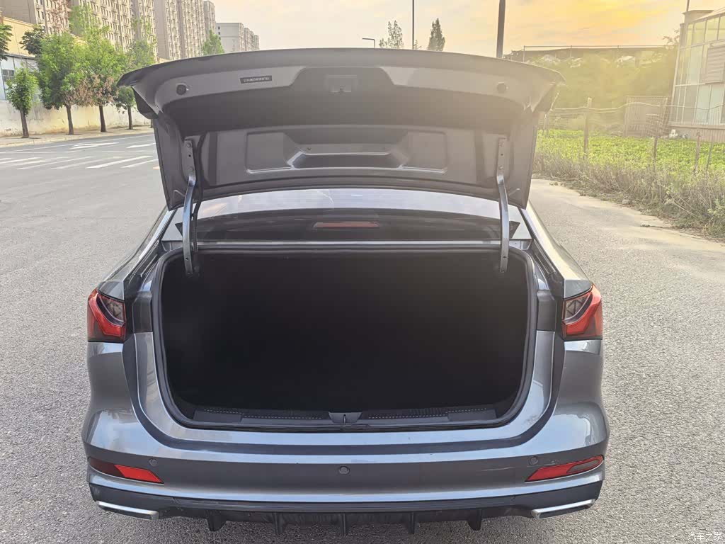 Roewe i5, 2024 18