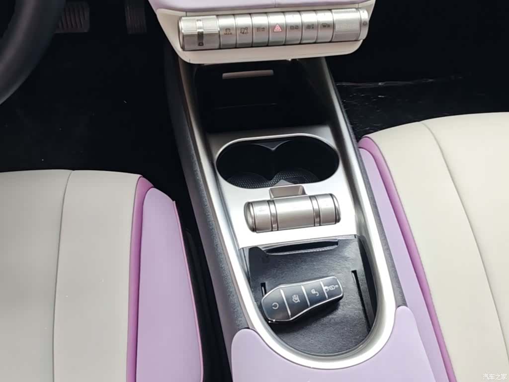 BYD Dolphin, 2023 14