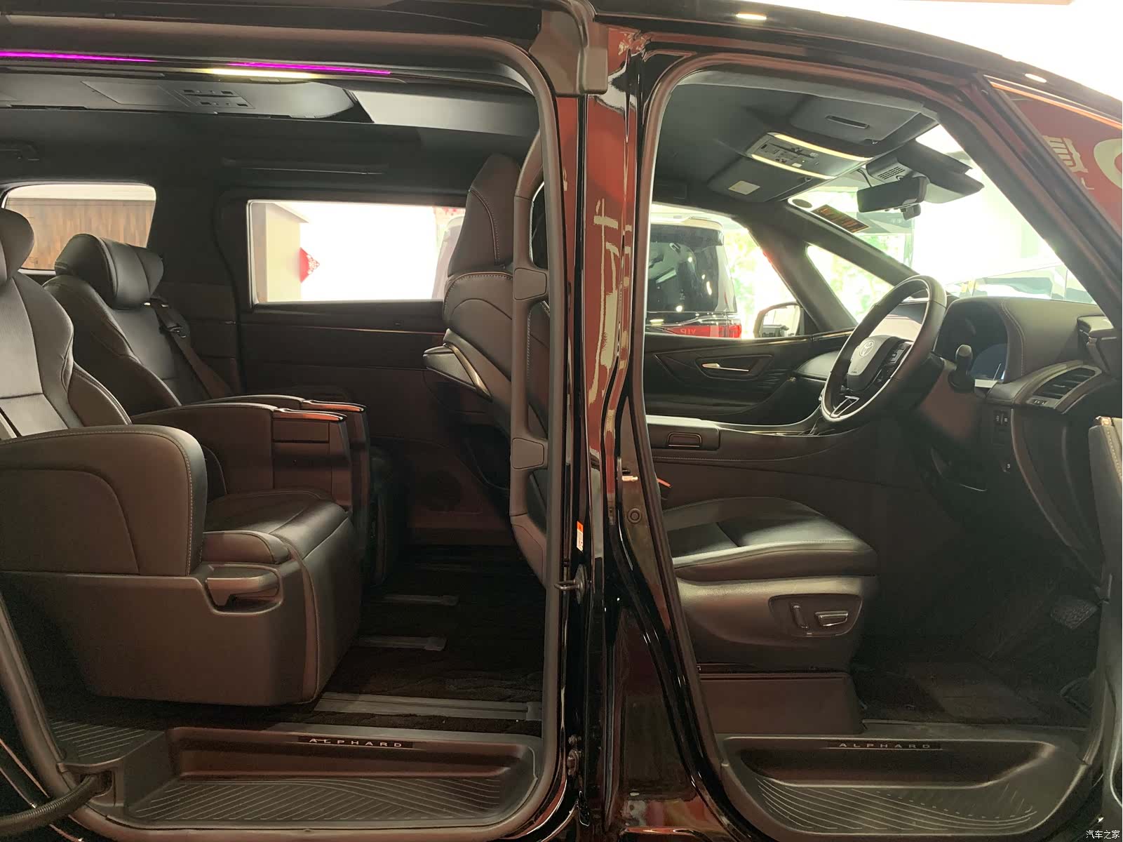 Toyota Alphard, 2026 10