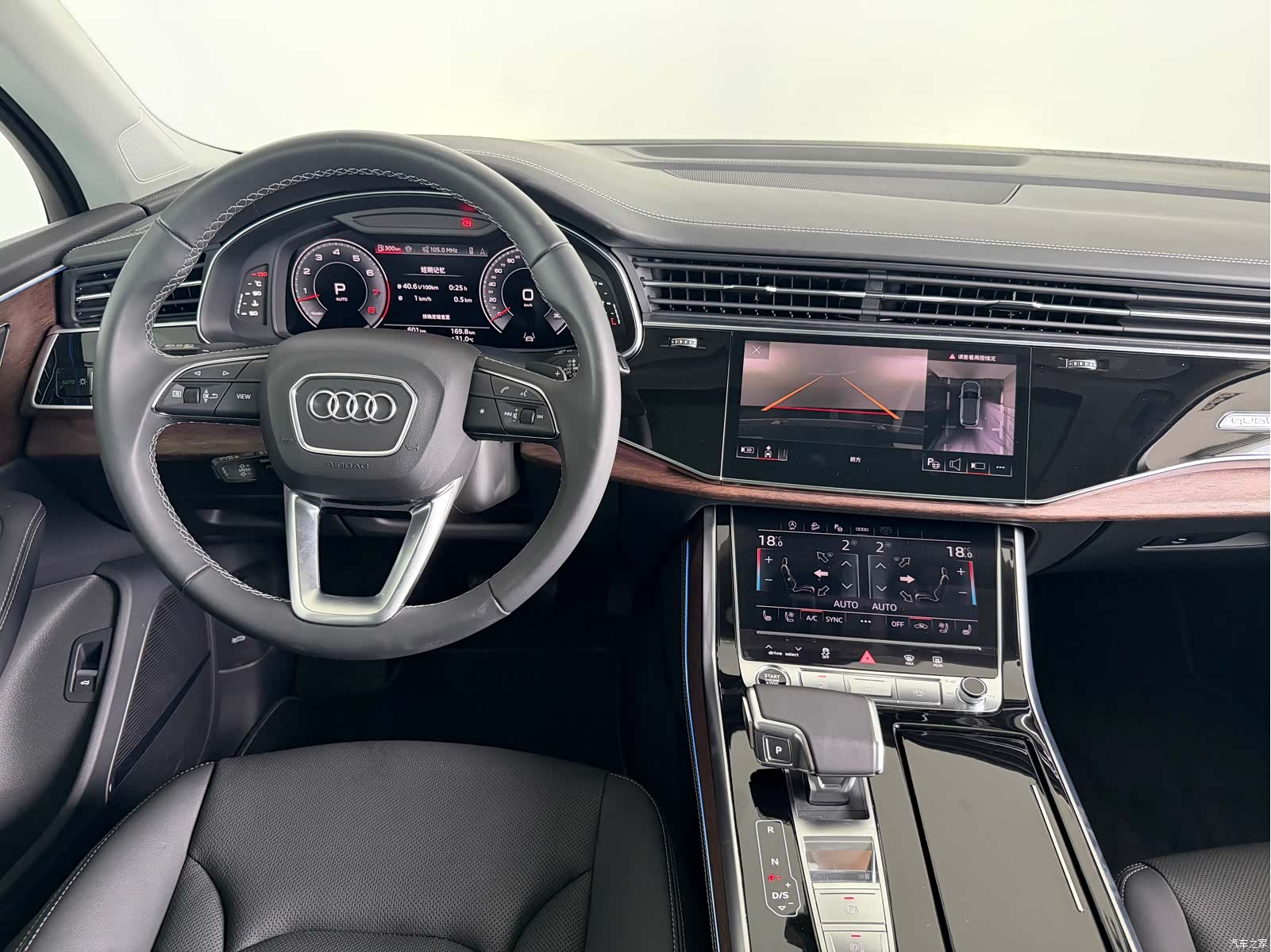 Audi Q7, 2025 10