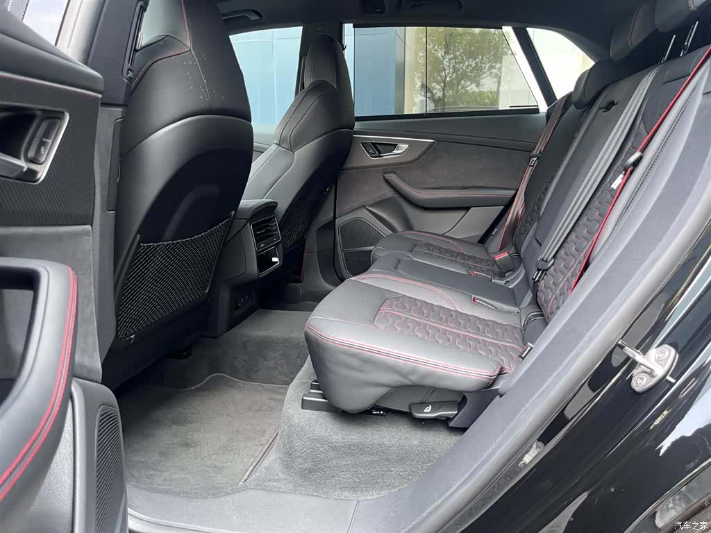 Audi Q8, 2025 8