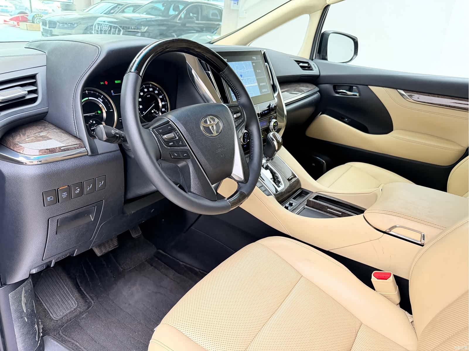 Toyota Vellfire, 2021 4