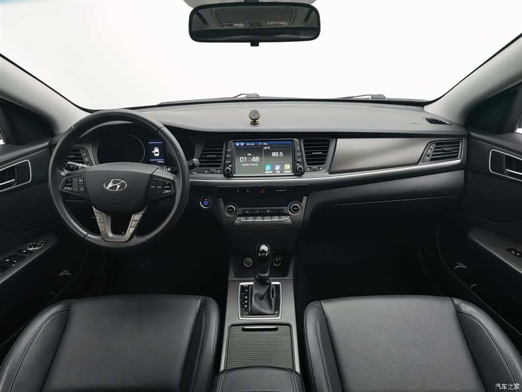 Hyundai DLX, 2017 все фото