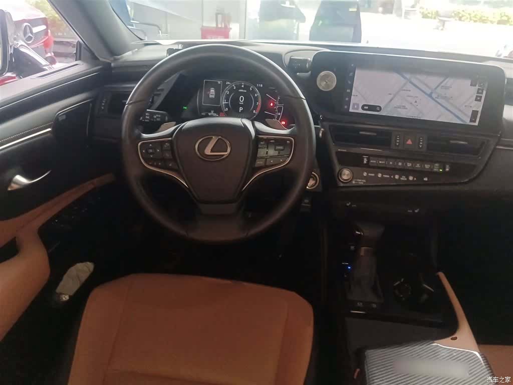 Lexus ES, 2023 10
