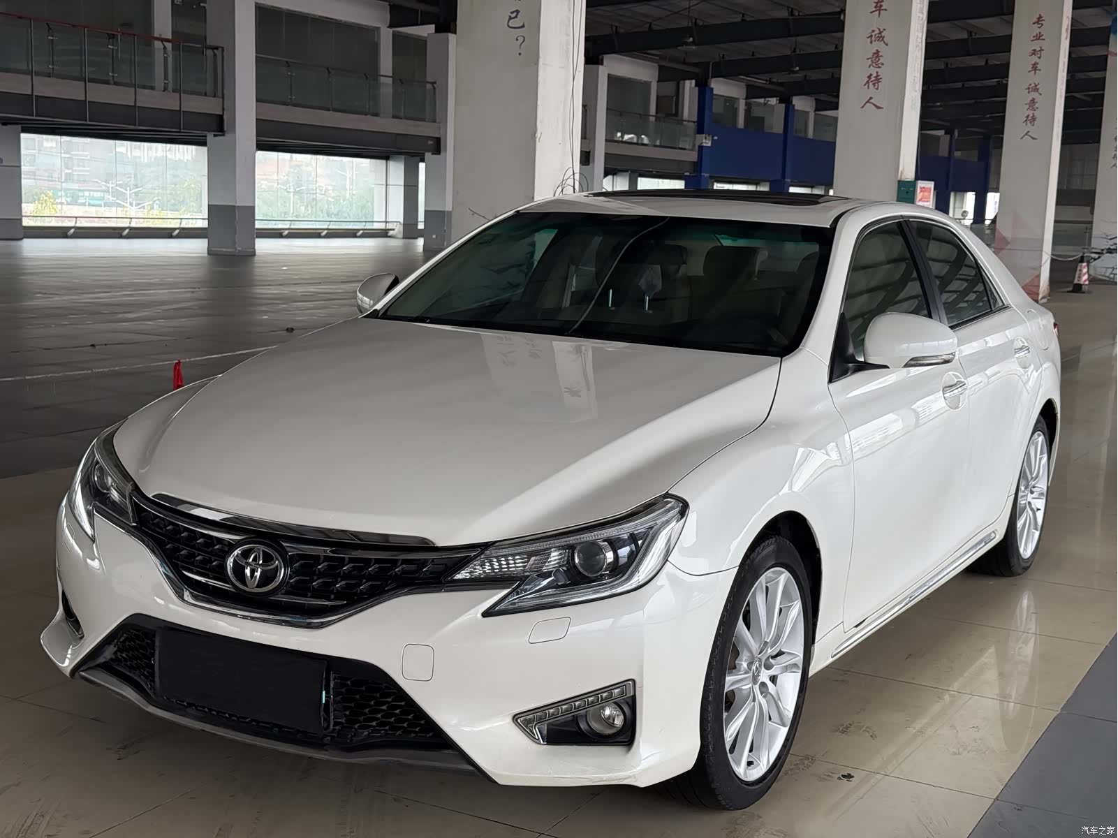 Toyota 2.5V, 2015 1