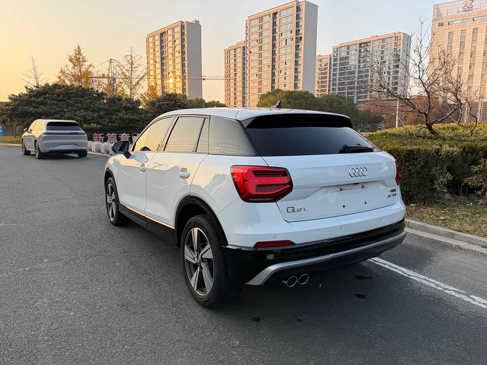 Audi Q2L